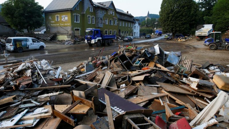 Die Hoffnungen, Überlebende zu finden, schwinden, als sich die Deutschen fragen, wie sie mit den Überschwemmungen umgehen sollen

