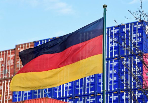 Deutschland steht ein Jahr der wirtschaftlichen Stagnation bevor, prognostiziert eine Umfrage des Handelsverbands DIHK