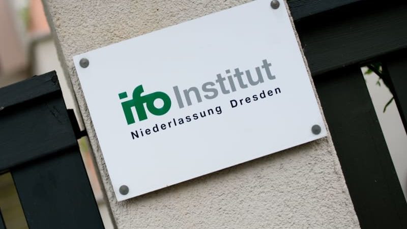 A billboard of the ifo Institute - Leibniz Institute for Economic Research at the University of Munich e. V. Dresden branch. Arno Burgi/ZB/dpa